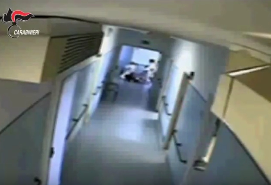 Botte e maltrattamenti ai disabili rivelate dalle telecamere – Foto Botte e maltrattamenti ai disabili rivelate dalle telecamere – Foto