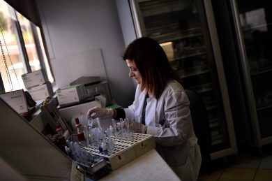 Infectious diseases, 50 scholarships for young researchers