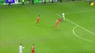 Calcio: la simulazione/infortunio di D. Pascual (Valencia)