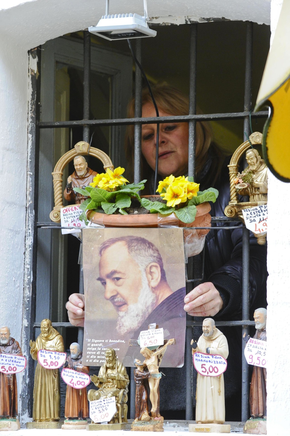 Galleria foto 'Padre Pio: le spoglie del Santo giunte a Pietrelcina – foto' - foto 7