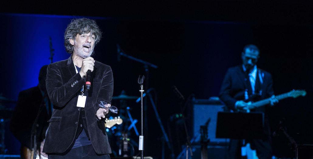 Sanremo 2016: la terza serata coi Pooh e le cover, sabato incursione di Fiorello?