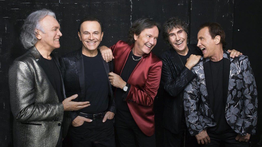 Sanremo 2016: la terza serata coi Pooh e le cover, sabato incursione di Fiorello?