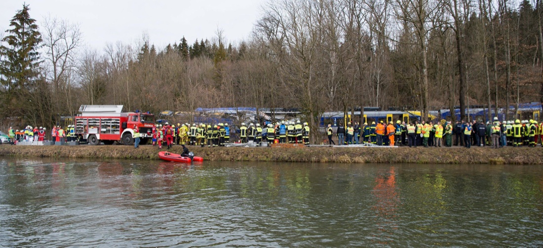 Germania: 10 morti, 1 disperso e 81 feriti gravi nello scontro tra due treni