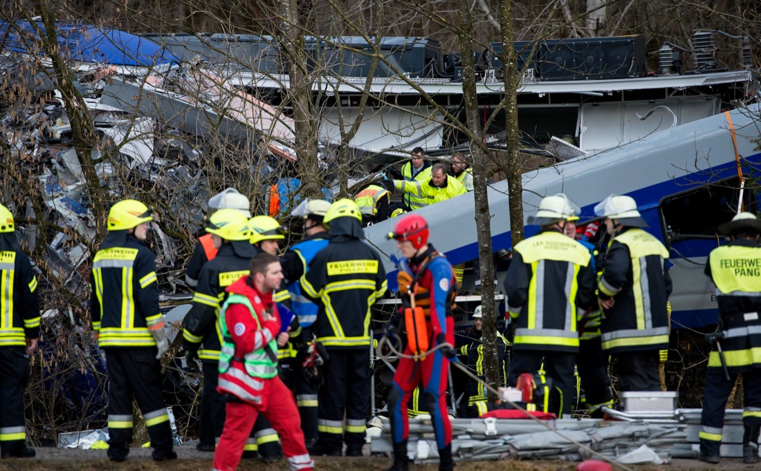 Germania: 10 morti, 1 disperso e 81 feriti gravi nello scontro tra due treni