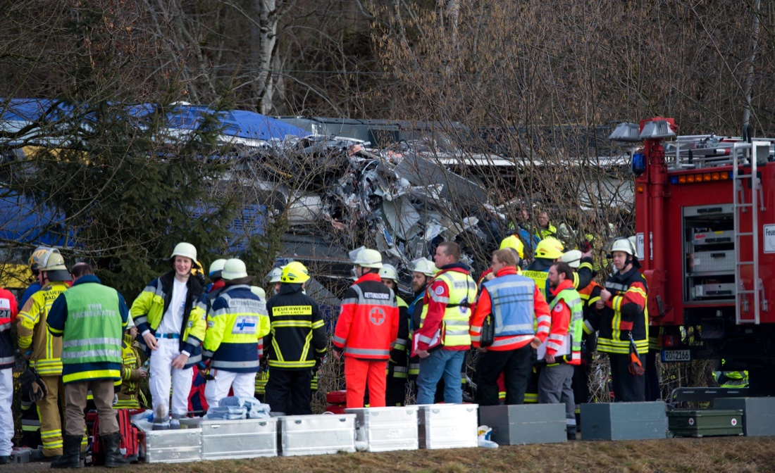 Germania: 10 morti, 1 disperso e 81 feriti gravi nello scontro tra due treni