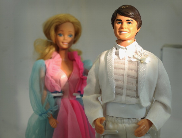 Dopo Barbie, anche Ken ha la pancetta Dopo Barbie, anche Ken ha la pancetta