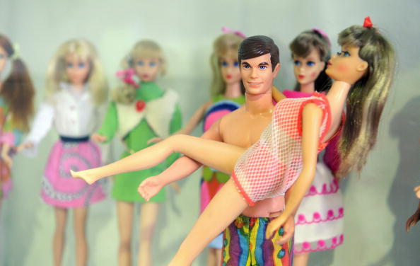 Dopo Barbie, anche Ken ha la pancetta Dopo Barbie, anche Ken ha la pancetta