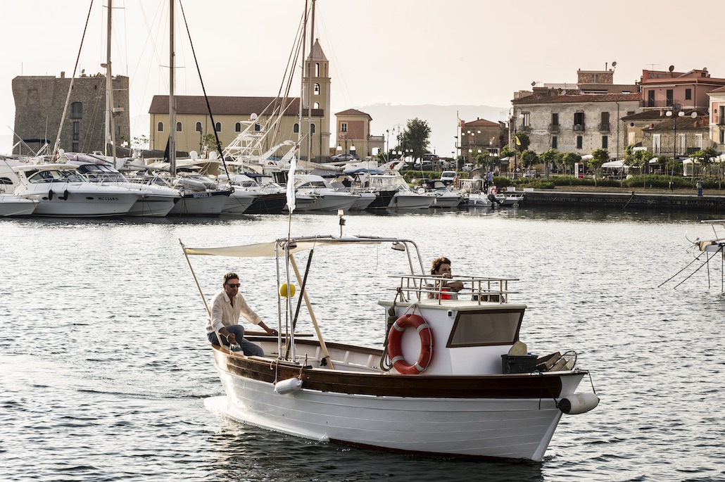 Il Sindaco pescatore: su Rai 1 il film tv con Sergio Castellitto Il Sindaco pescatore: su Rai 1 il film tv con Sergio Castellitto