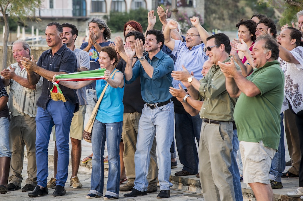 Il Sindaco pescatore: su Rai 1 il film tv con Sergio Castellitto Il Sindaco pescatore: su Rai 1 il film tv con Sergio Castellitto