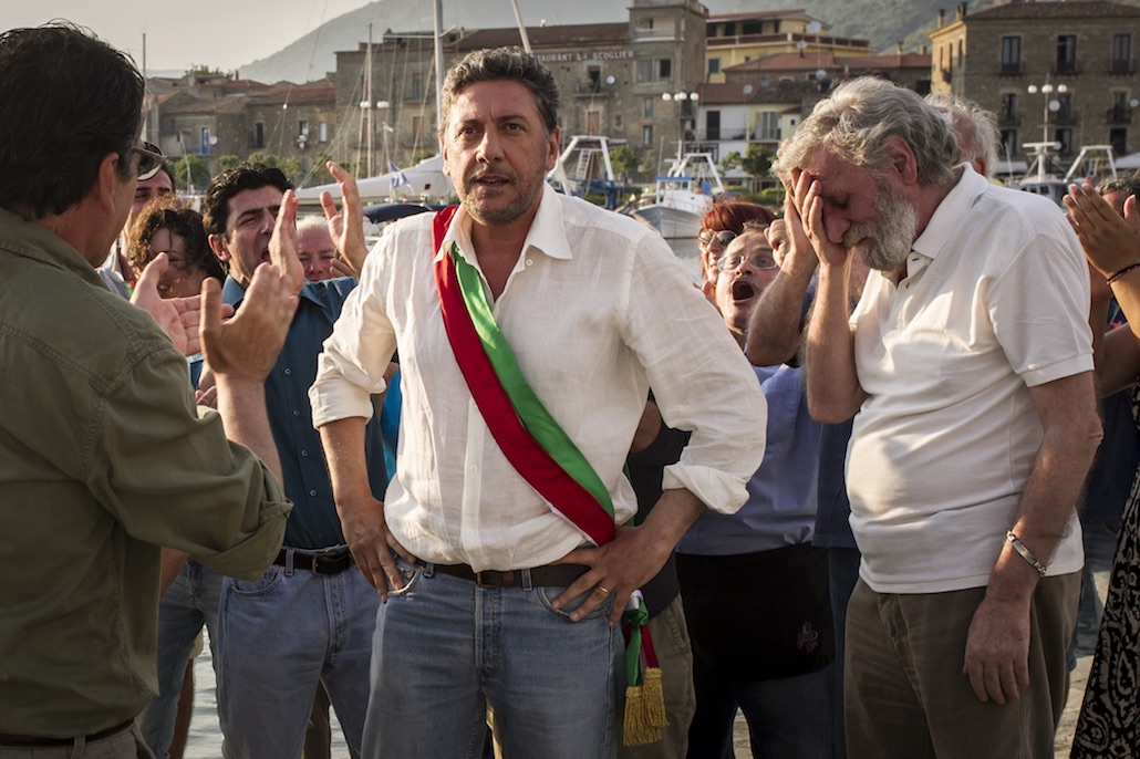 Il Sindaco pescatore: su Rai 1 il film tv con Sergio Castellitto Il Sindaco pescatore: su Rai 1 il film tv con Sergio Castellitto