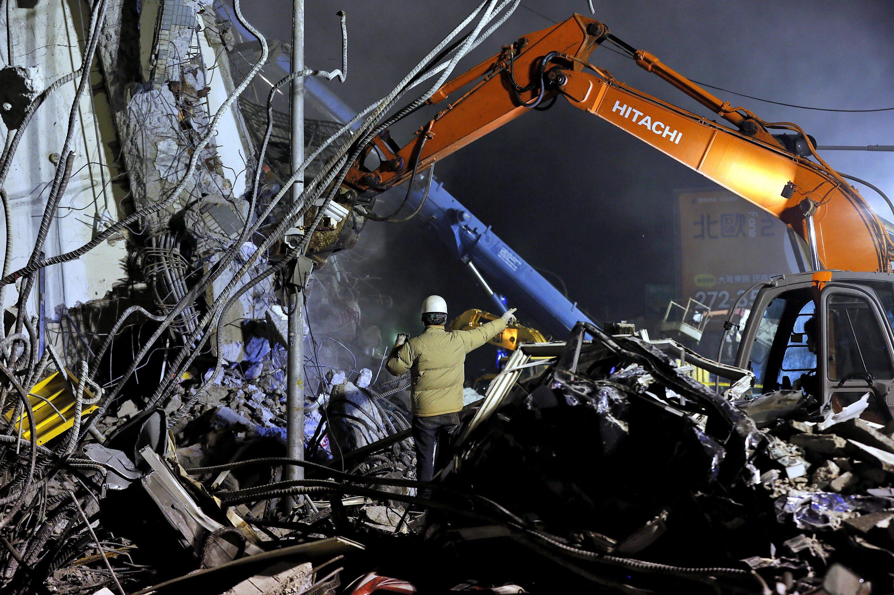 Terremoto a Taiwan: 37 morti e oltre 600 tra feriti e dispersi Terremoto a Taiwan: 37 morti e oltre 600 tra feriti e dispersi