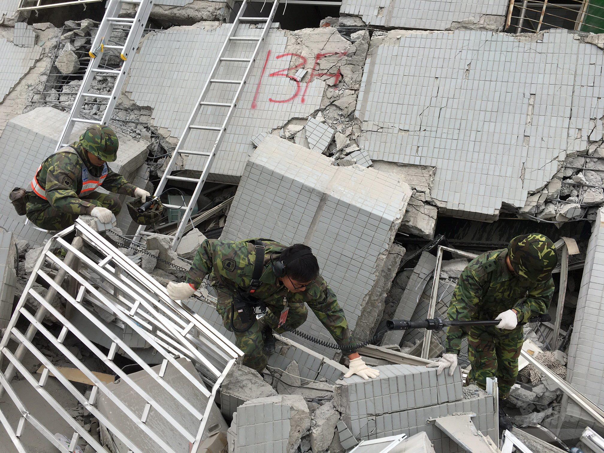 Terremoto a Taiwan: 37 morti e oltre 600 tra feriti e dispersi Terremoto a Taiwan: 37 morti e oltre 600 tra feriti e dispersi