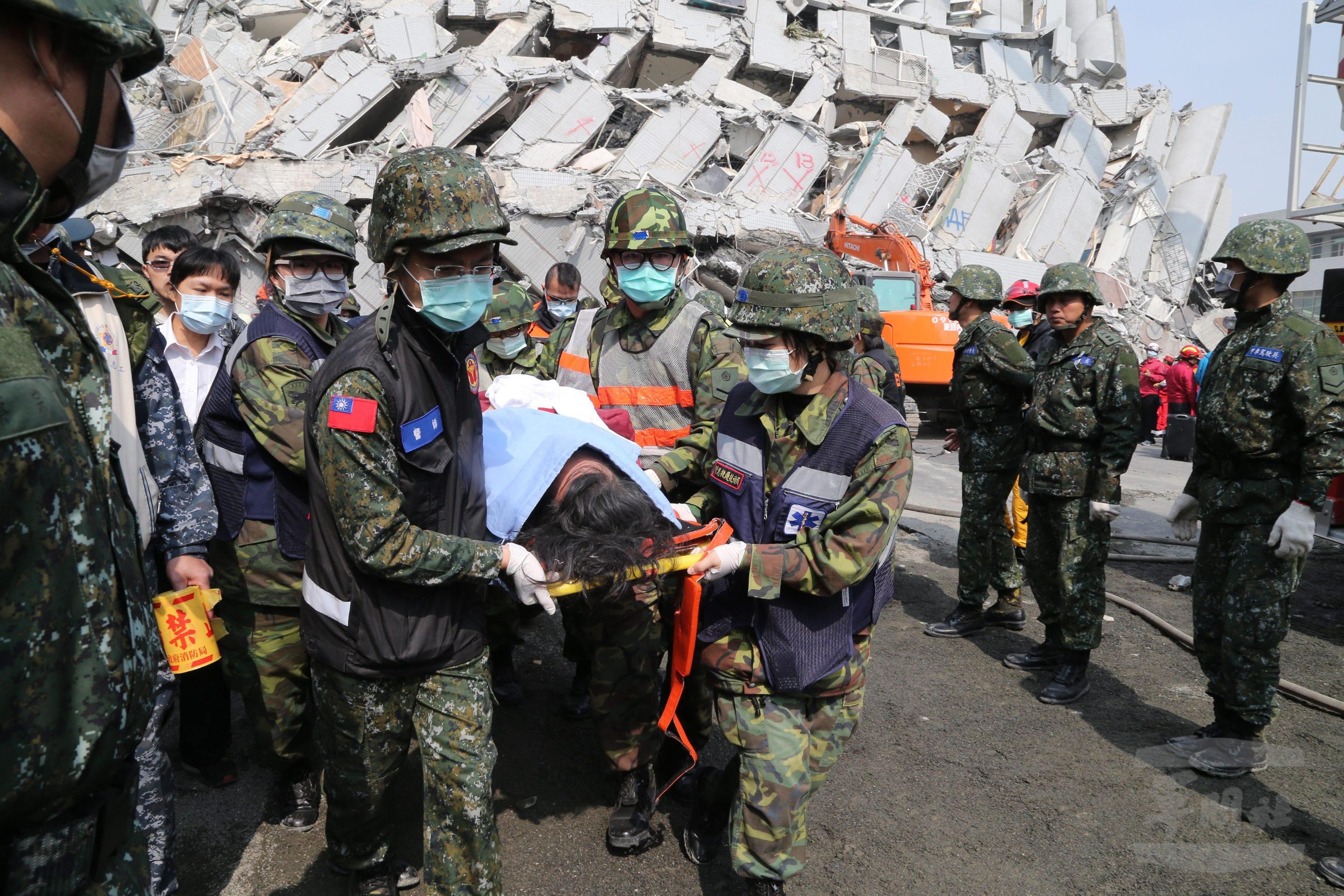 Terremoto a Taiwan: 37 morti e oltre 600 tra feriti e dispersi Terremoto a Taiwan: 37 morti e oltre 600 tra feriti e dispersi