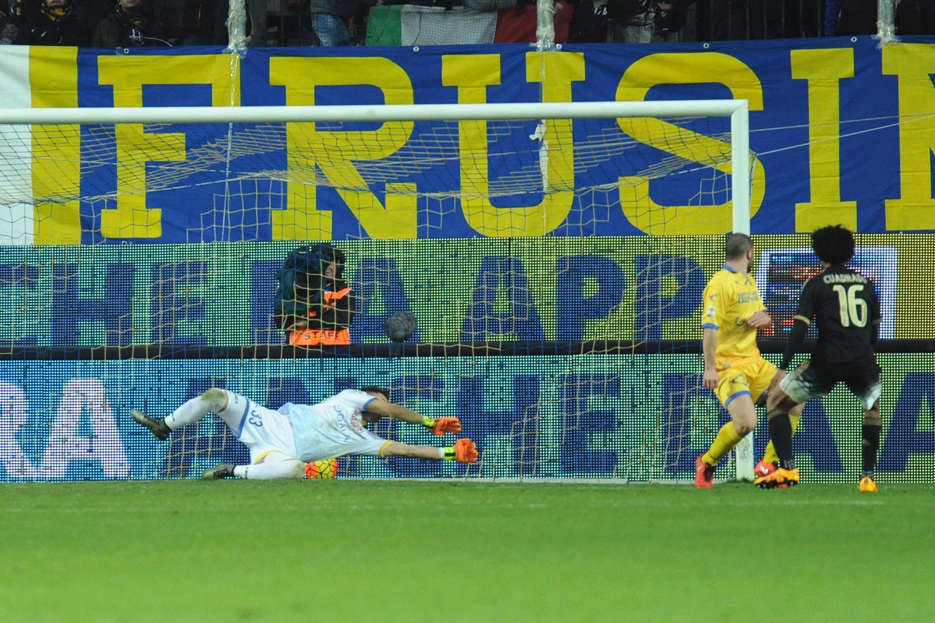 24a giornata, errori arbitrali: Doveri penalizza Callejon in Napoli-Carpi