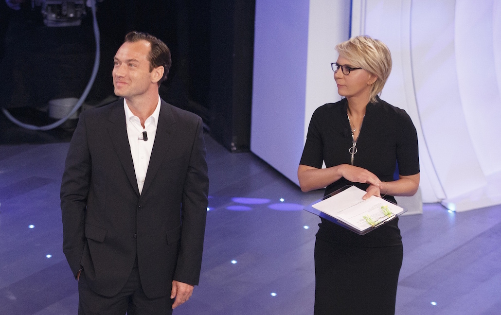 C’è posta per te: Jude Law super ospite della quinta puntata C’è posta per te: Jude Law super ospite della quinta puntata