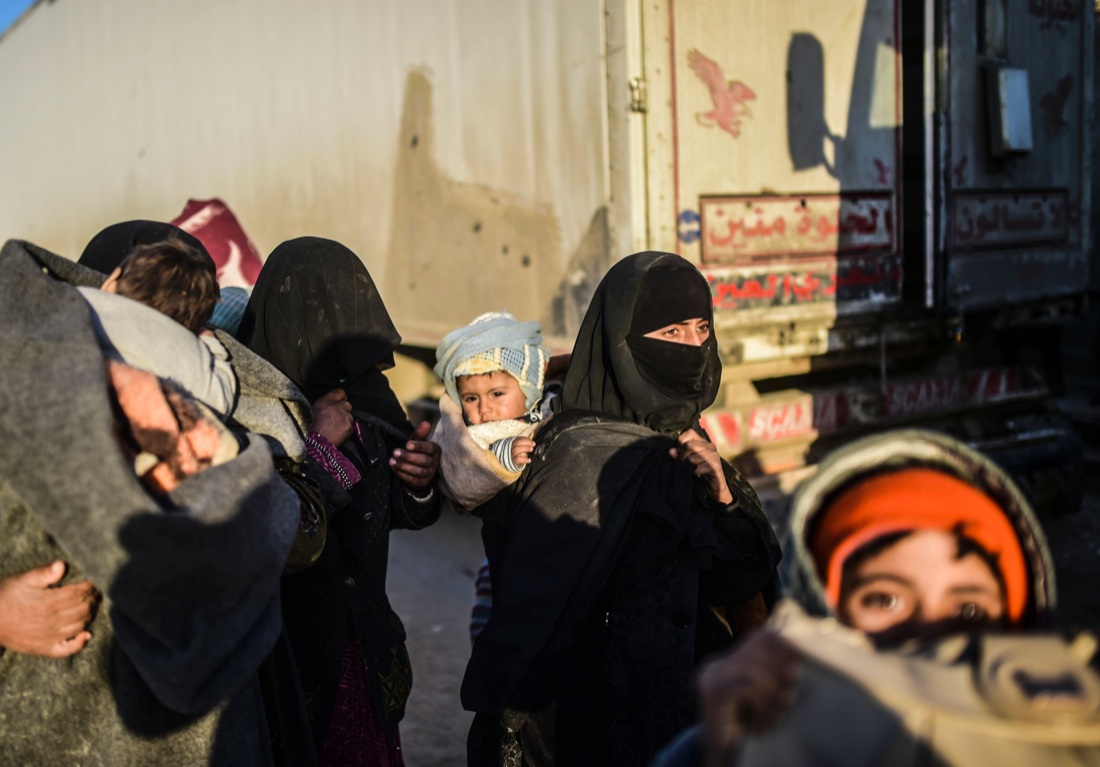 Siria, migliaia in fuga da Aleppo – FOTO