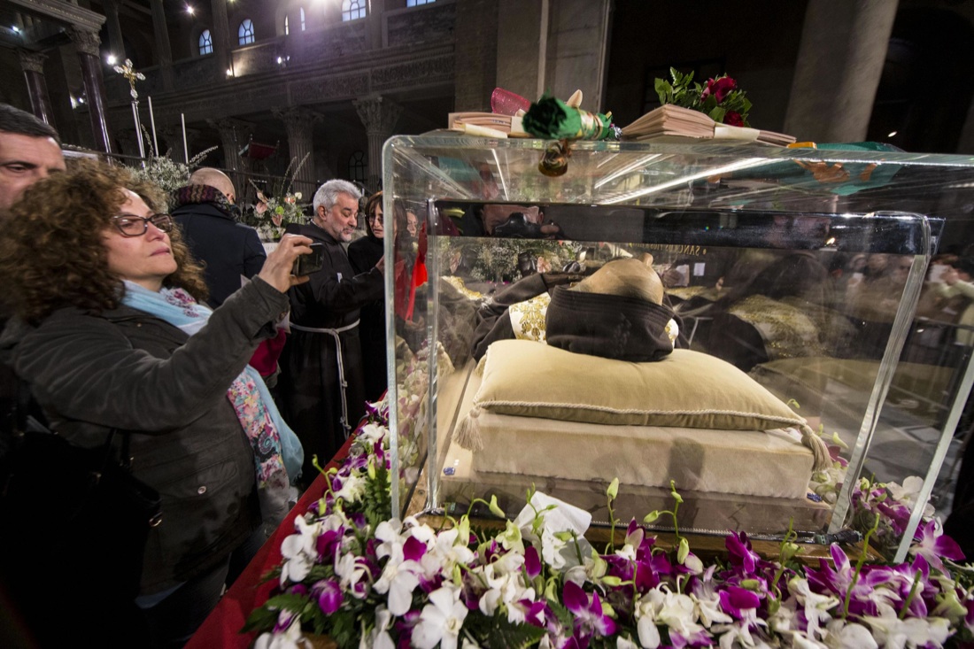 Le spoglie di Padre Pio in Vaticano – FOTO Le spoglie di Padre Pio in Vaticano – FOTO
