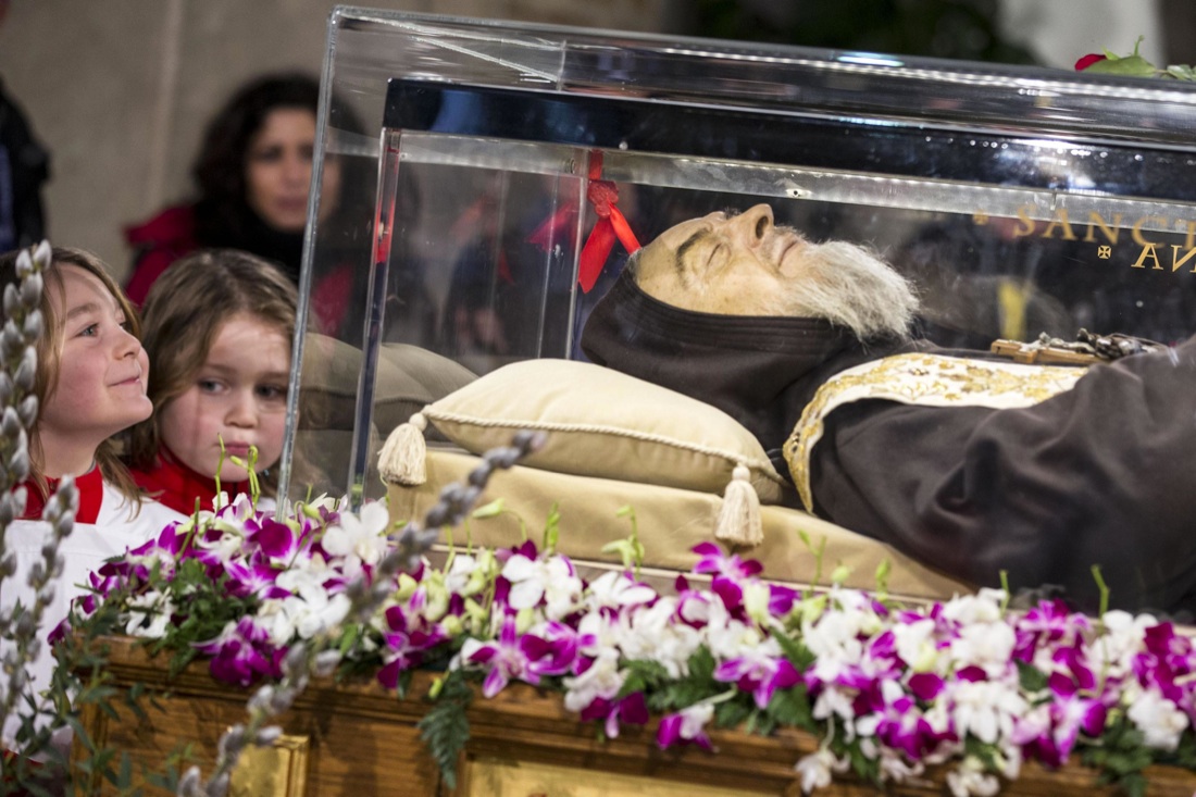 Le spoglie di Padre Pio in Vaticano – FOTO Le spoglie di Padre Pio in Vaticano – FOTO