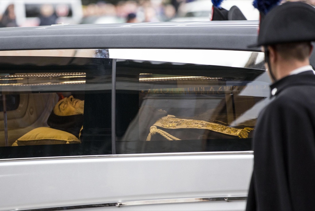 Le spoglie di Padre Pio in Vaticano – FOTO Le spoglie di Padre Pio in Vaticano – FOTO
