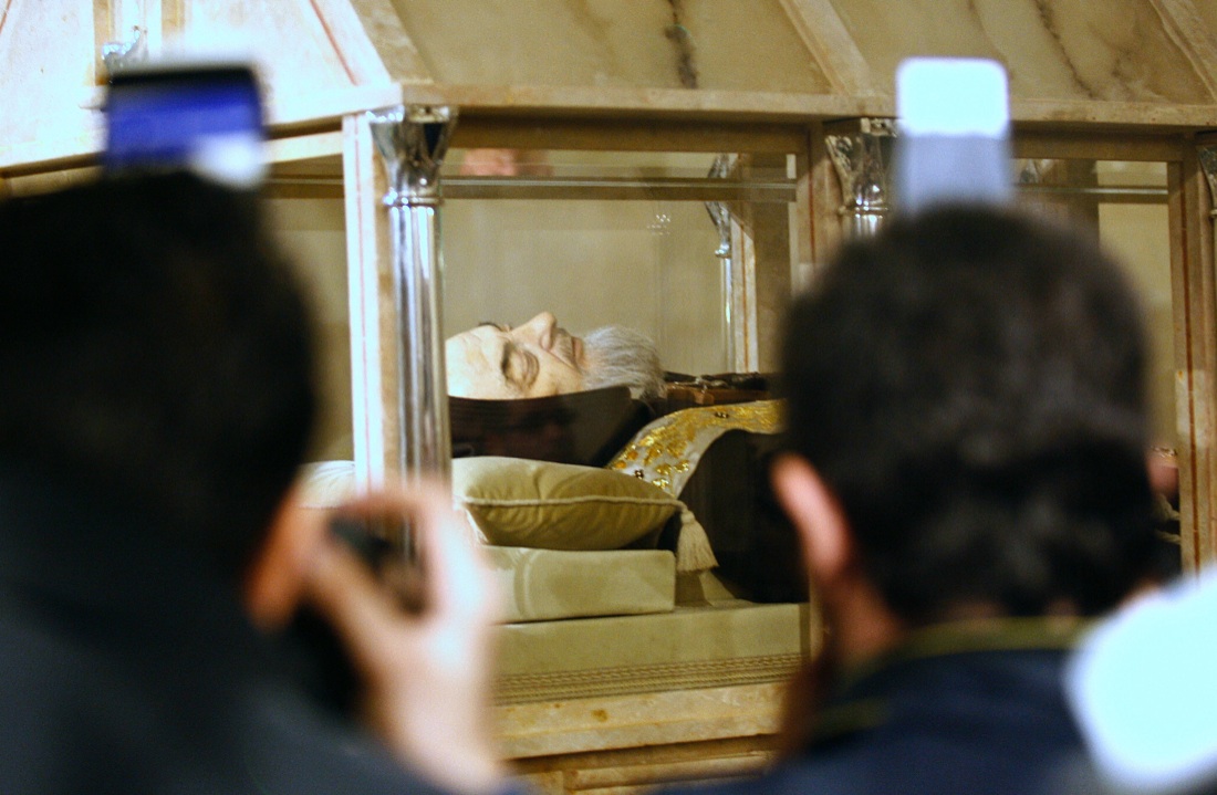 Le spoglie di Padre Pio in Vaticano – FOTO Le spoglie di Padre Pio in Vaticano – FOTO