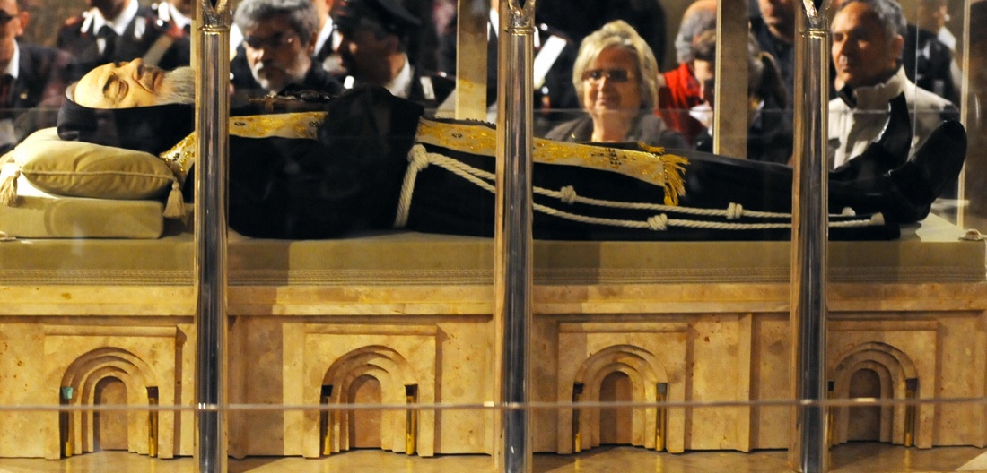 Le spoglie di Padre Pio in Vaticano – FOTO Le spoglie di Padre Pio in Vaticano – FOTO