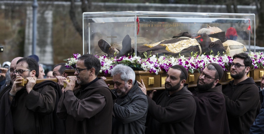 Le spoglie di Padre Pio in Vaticano – FOTO Le spoglie di Padre Pio in Vaticano – FOTO