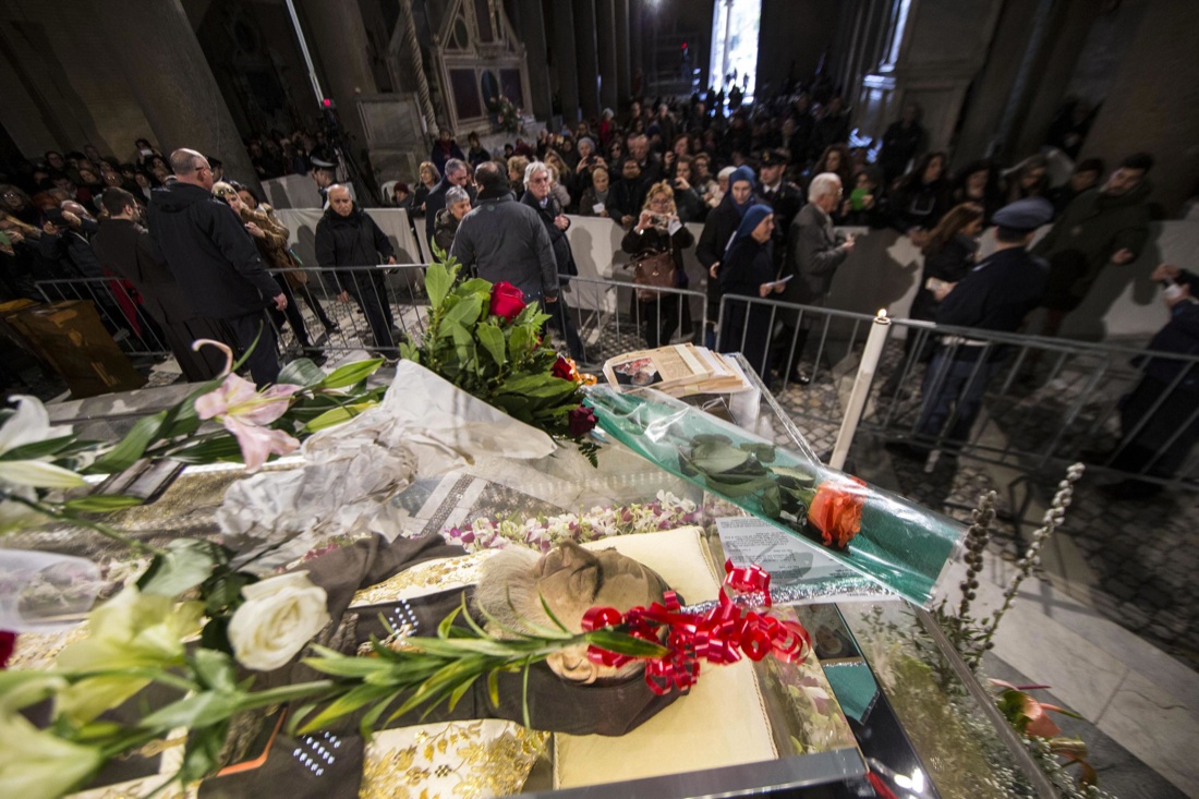 Le spoglie di Padre Pio in Vaticano – FOTO Le spoglie di Padre Pio in Vaticano – FOTO