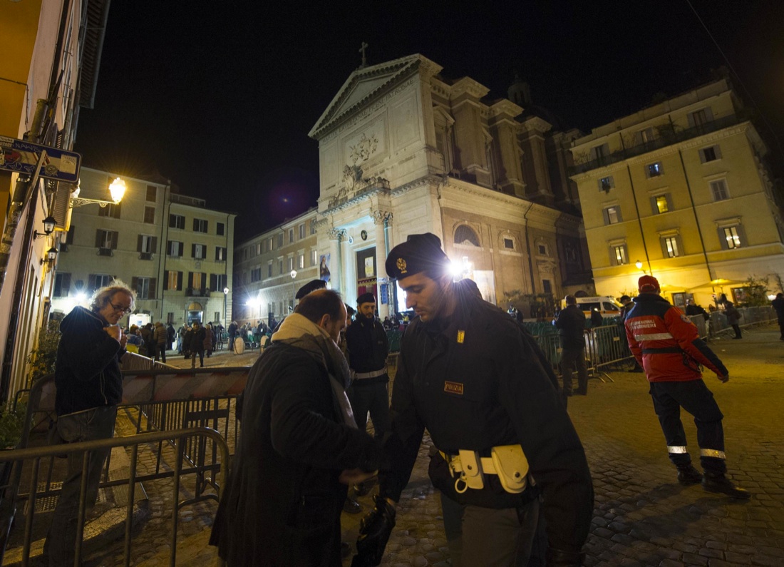 Le spoglie di Padre Pio in Vaticano – FOTO Le spoglie di Padre Pio in Vaticano – FOTO