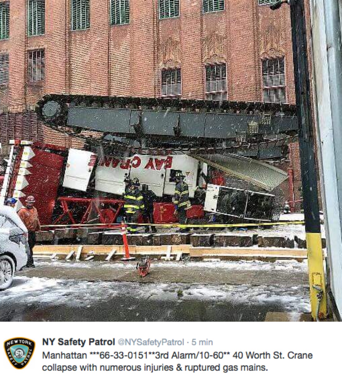 Manhattan, crolla una gru, almeno un morto – FOTO e VIDEO