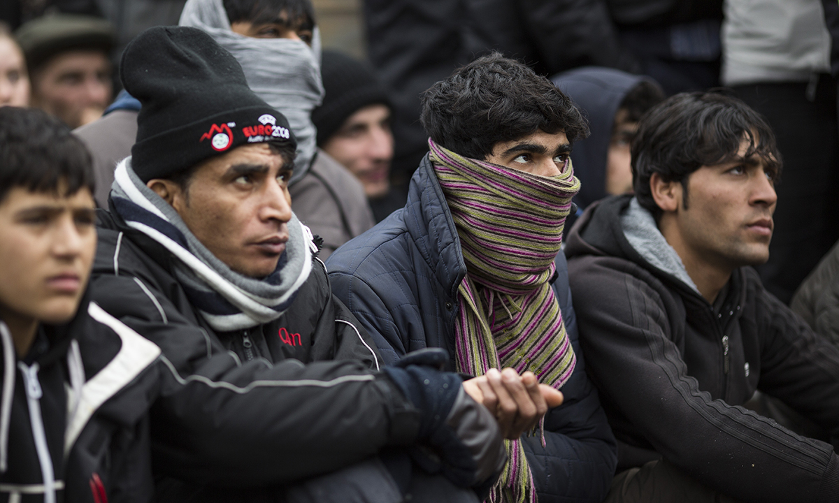 Galleria foto 'L’Amleto in scena nella “Giungla” di Calais – Foto' - foto 16