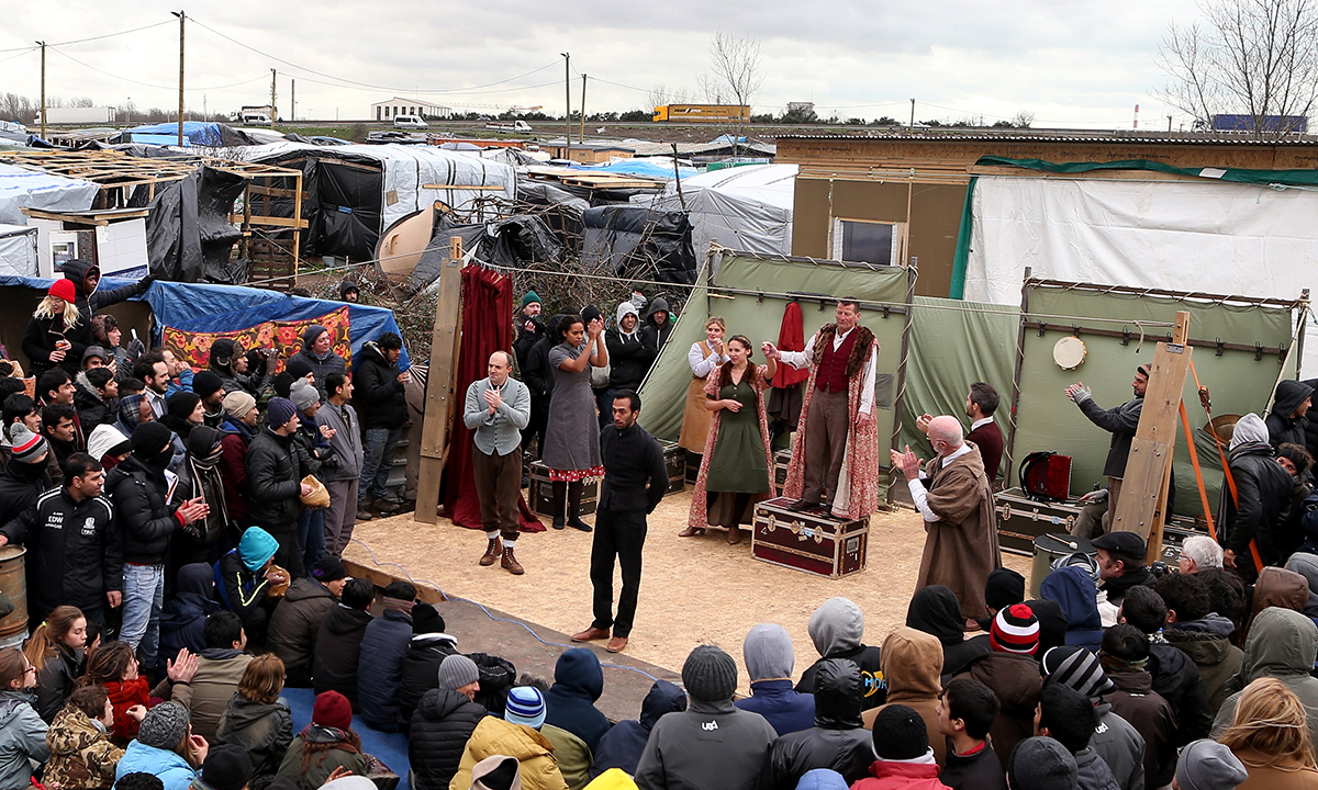 Galleria foto 'L’Amleto in scena nella “Giungla” di Calais – Foto' - foto 14