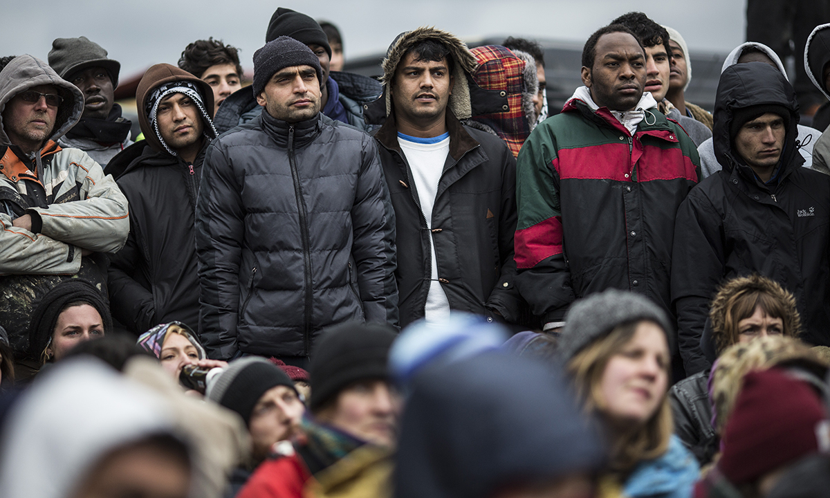 Galleria foto 'L’Amleto in scena nella “Giungla” di Calais – Foto' - foto 13