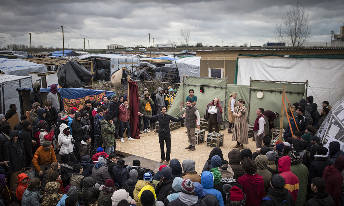 Galleria foto 'L’Amleto in scena nella “Giungla” di Calais – Foto' - foto 10