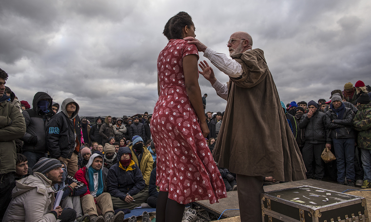 Galleria foto 'L’Amleto in scena nella “Giungla” di Calais – Foto' - foto 6