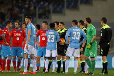 Cori razzisti e Lazio-Napoli si ferma: bravo Irrati
