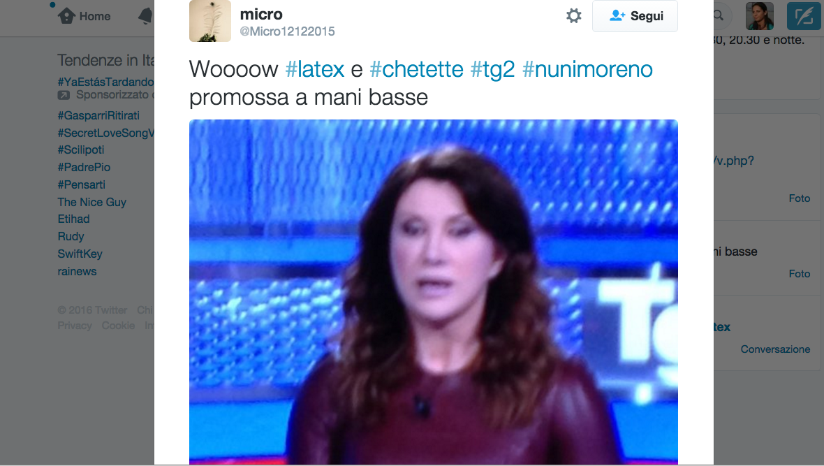 Galleria foto 'L’abito in latex della giornalista scatena l’ironia di Twitter' - foto 6