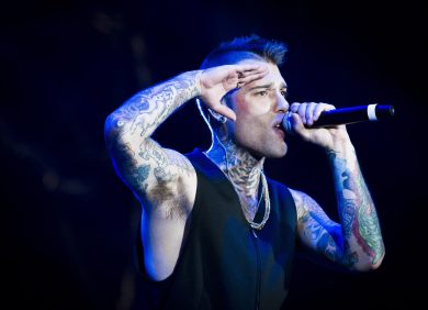 Fedez: i baci di San Valentino in un video interattivo