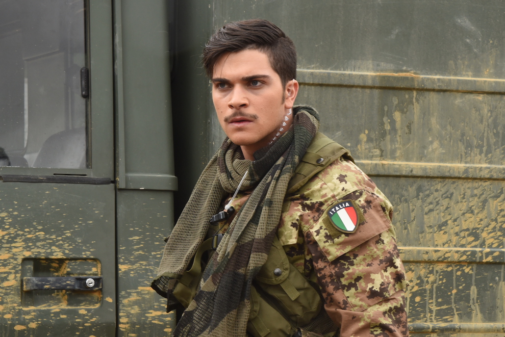 Fuoco amico: al via la nuova serie di Canale 5 con Raoul Bova e Megan Montaner Fuoco amico: al via la nuova serie di Canale 5 con Raoul Bova e Megan Montaner