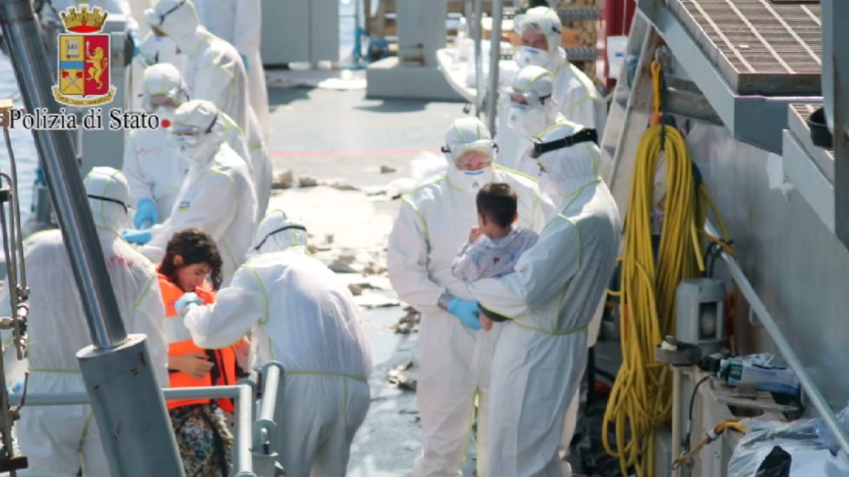 Galleria foto 'Migranti, aumentano i soccorsi nel Mediterraneo' - foto 10