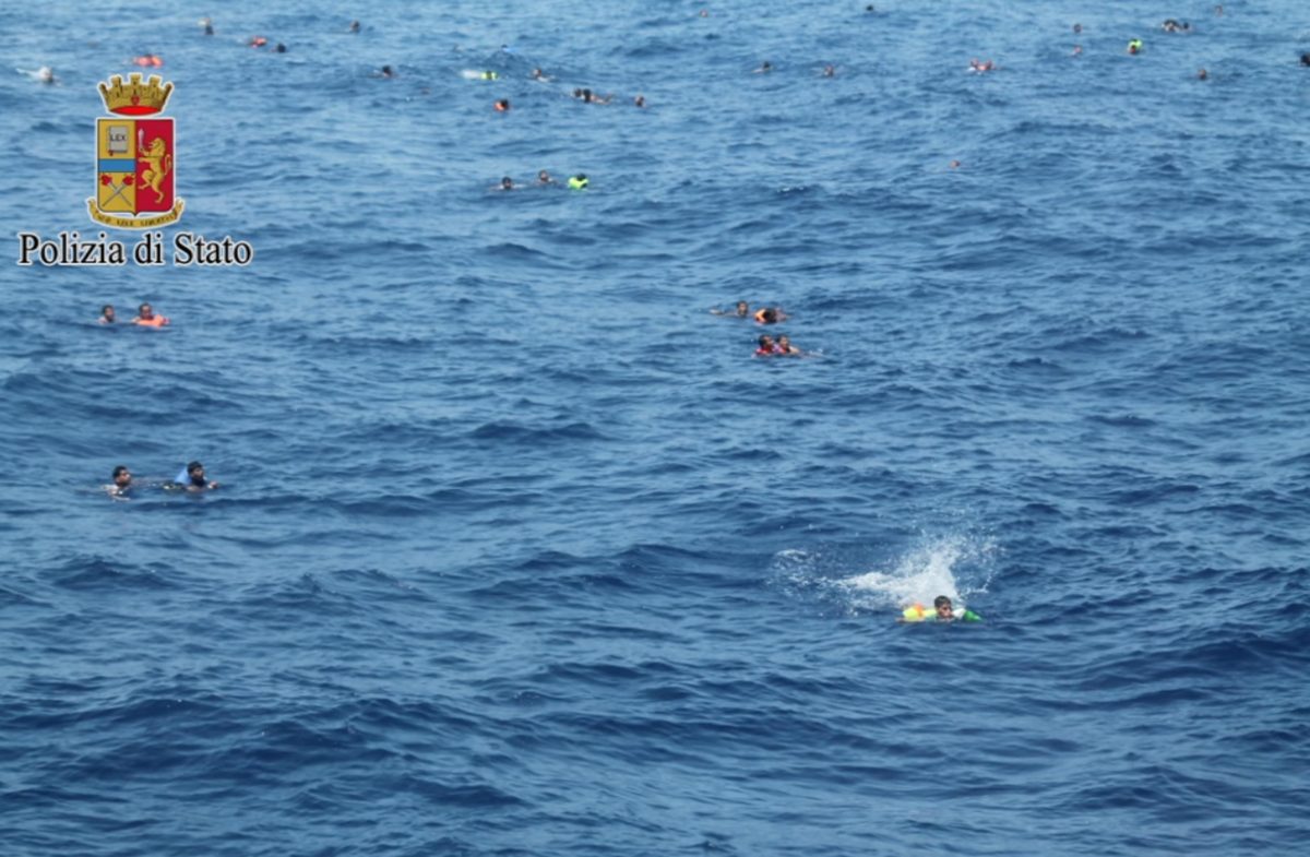 Galleria foto 'Migranti, aumentano i soccorsi nel Mediterraneo' - foto 14