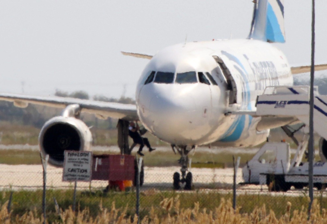 Dirottamento a Cipro, il racconto dell’ostaggio italiano – Foto e video Dirottamento a Cipro, il racconto dell’ostaggio italiano – Foto e video