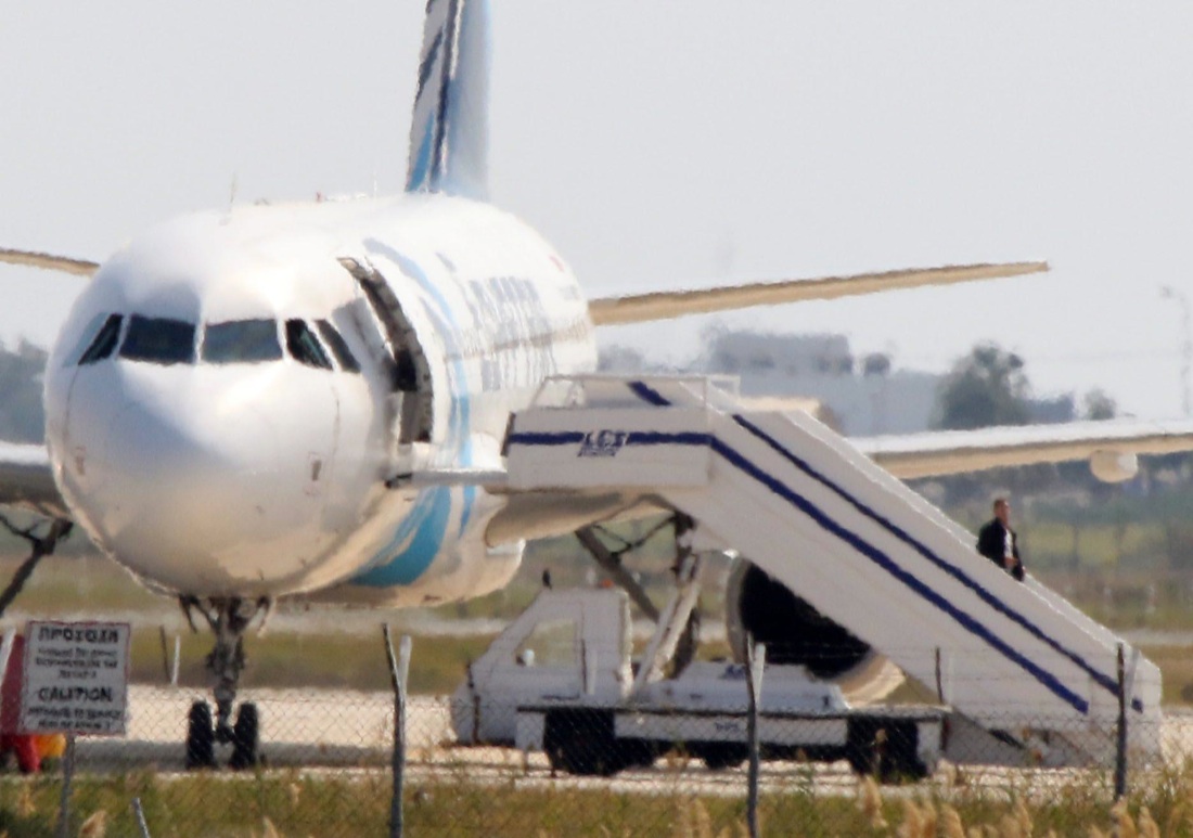 Dirottamento a Cipro, il racconto dell’ostaggio italiano – Foto e video Dirottamento a Cipro, il racconto dell’ostaggio italiano – Foto e video