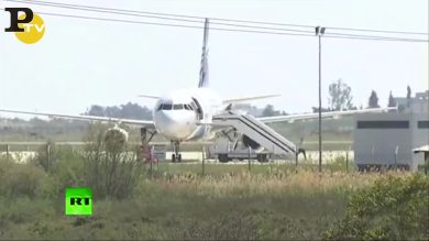 Egitto: gli ostaggi fuggono dall’aeroplano dirottato