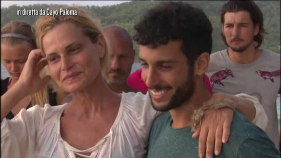 Isola dei famosi 11: scontro Simona Ventura-Jonás Berami, fuori Fiordaliso
