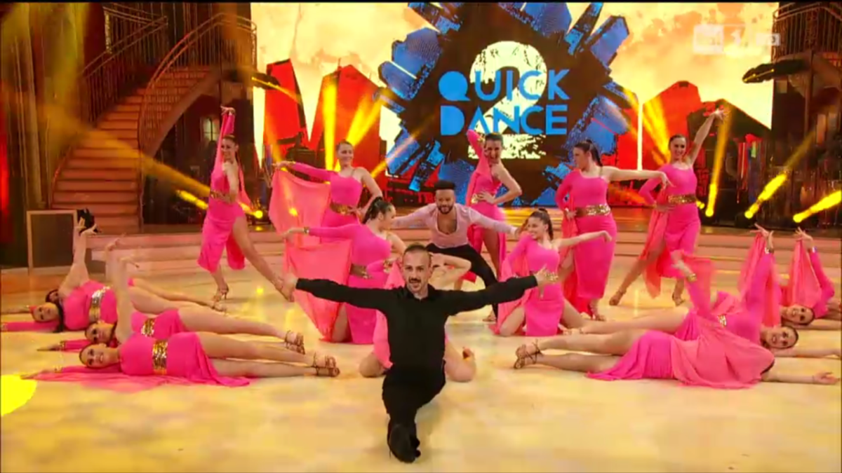 Galleria foto 'Ballando con le stelle 11: ancora scintille Lucarelli-Argento, fuori la Madè' - foto 6