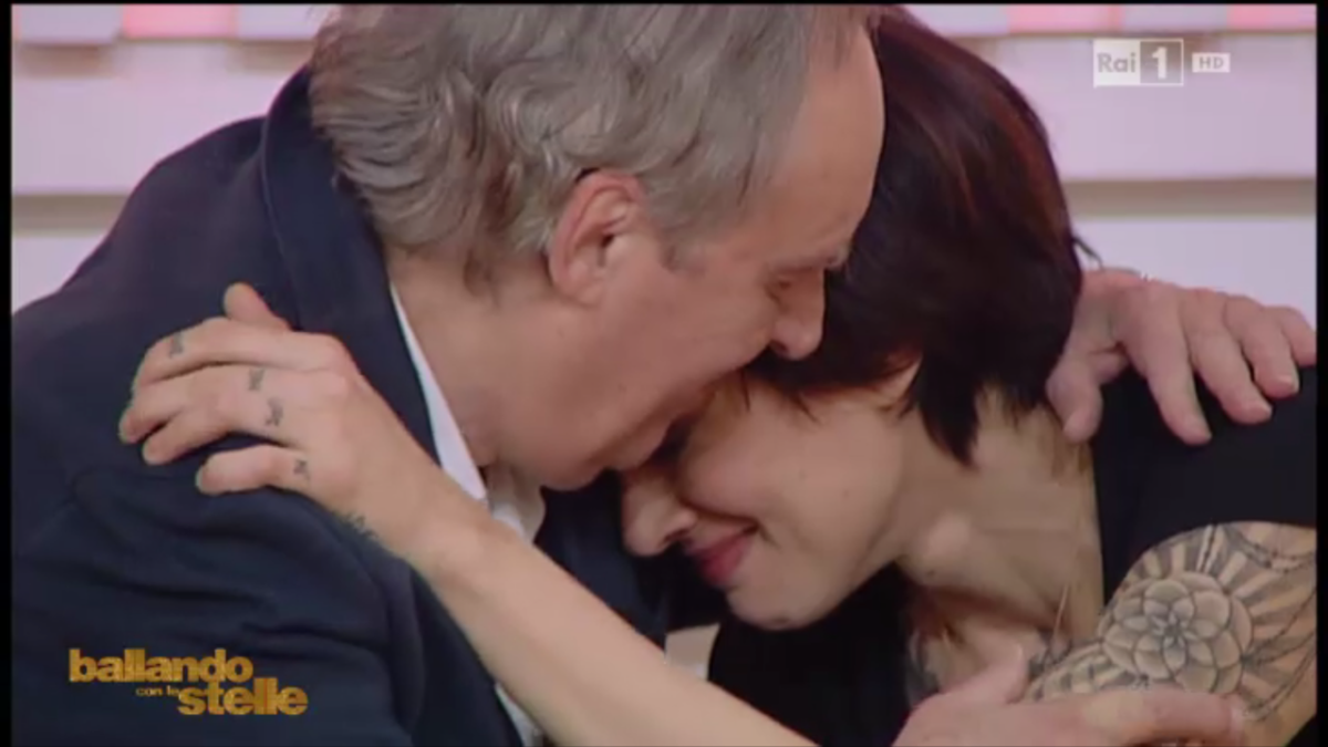 Galleria foto 'Ballando con le stelle 11: ancora scintille Lucarelli-Argento, fuori la Madè' - foto 5