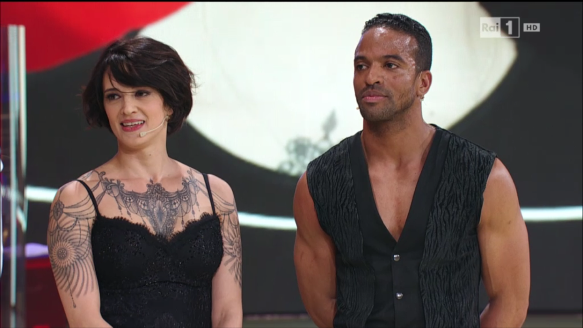 Galleria foto 'Ballando con le stelle 11: ancora scintille Lucarelli-Argento, fuori la Madè' - foto 4