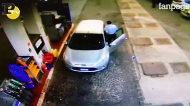 Tir distrugge pompa di benzina sulla A3