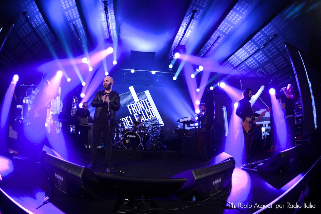 Fronte del palco, i Negramaro primi ospiti dello show con Simone Annicchiarico Fronte del palco, i Negramaro primi ospiti dello show con Simone Annicchiarico