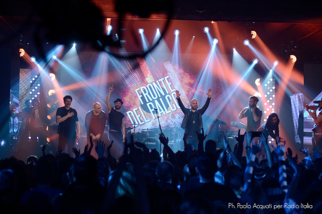 Fronte del palco, i Negramaro primi ospiti dello show con Simone Annicchiarico Fronte del palco, i Negramaro primi ospiti dello show con Simone Annicchiarico
